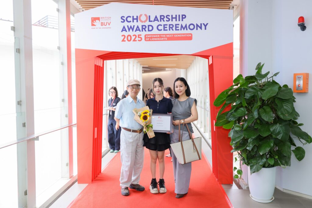 Hà Vy thành công với chương trình THPT quốc tế và học bổng BUV