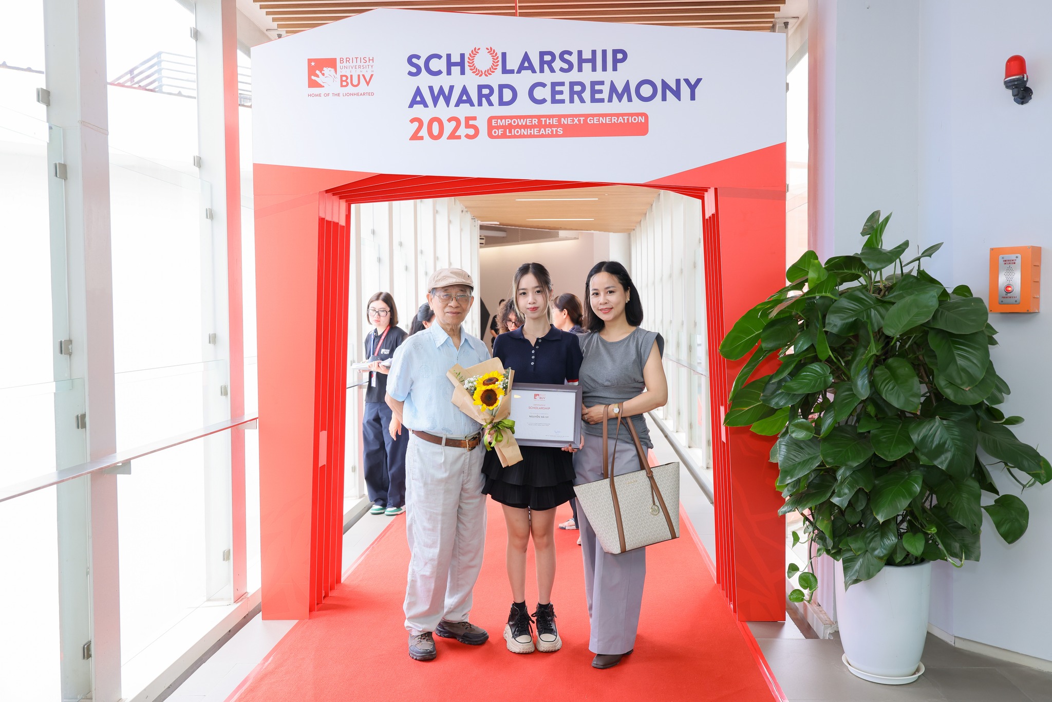 Hà Vy thành công với chương trình THPT quốc tế và học bổng BUV